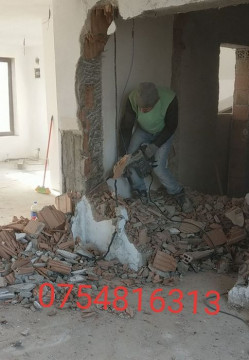 Oferim servicii de ridicat moloz demolări